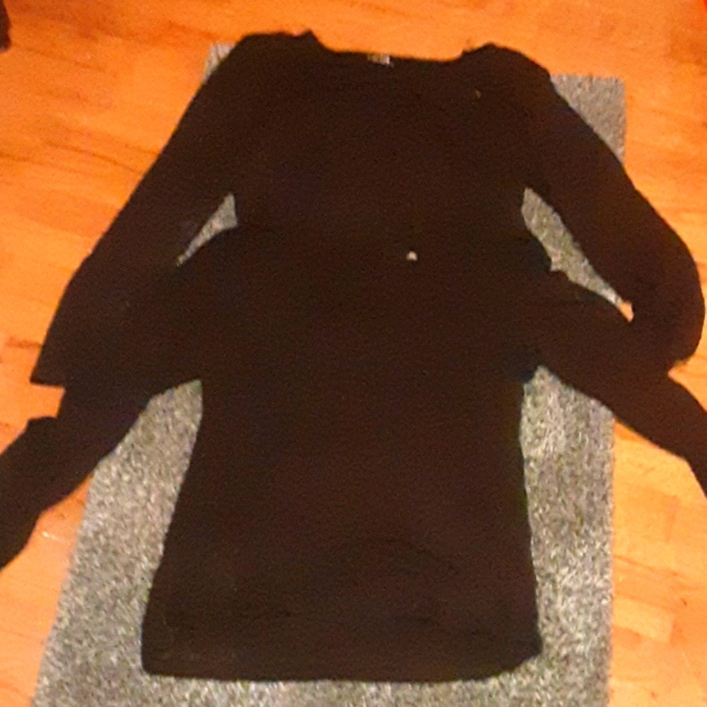 2 long sleeve black shirts